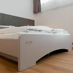 C99 Frank Appartement
