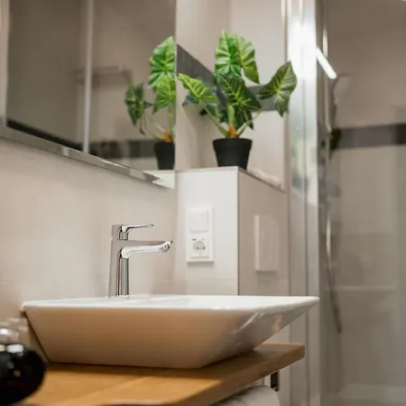 Apartment C99 Frank *