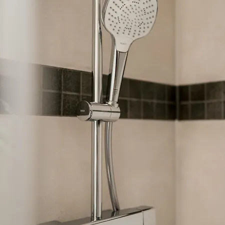 C99 Frank Apartment *