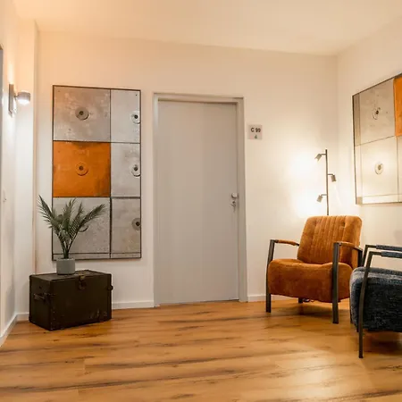 C99 Frank Apartment *