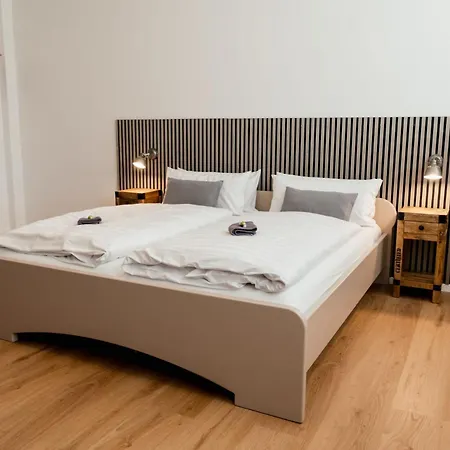 C99 Frank Apartamento